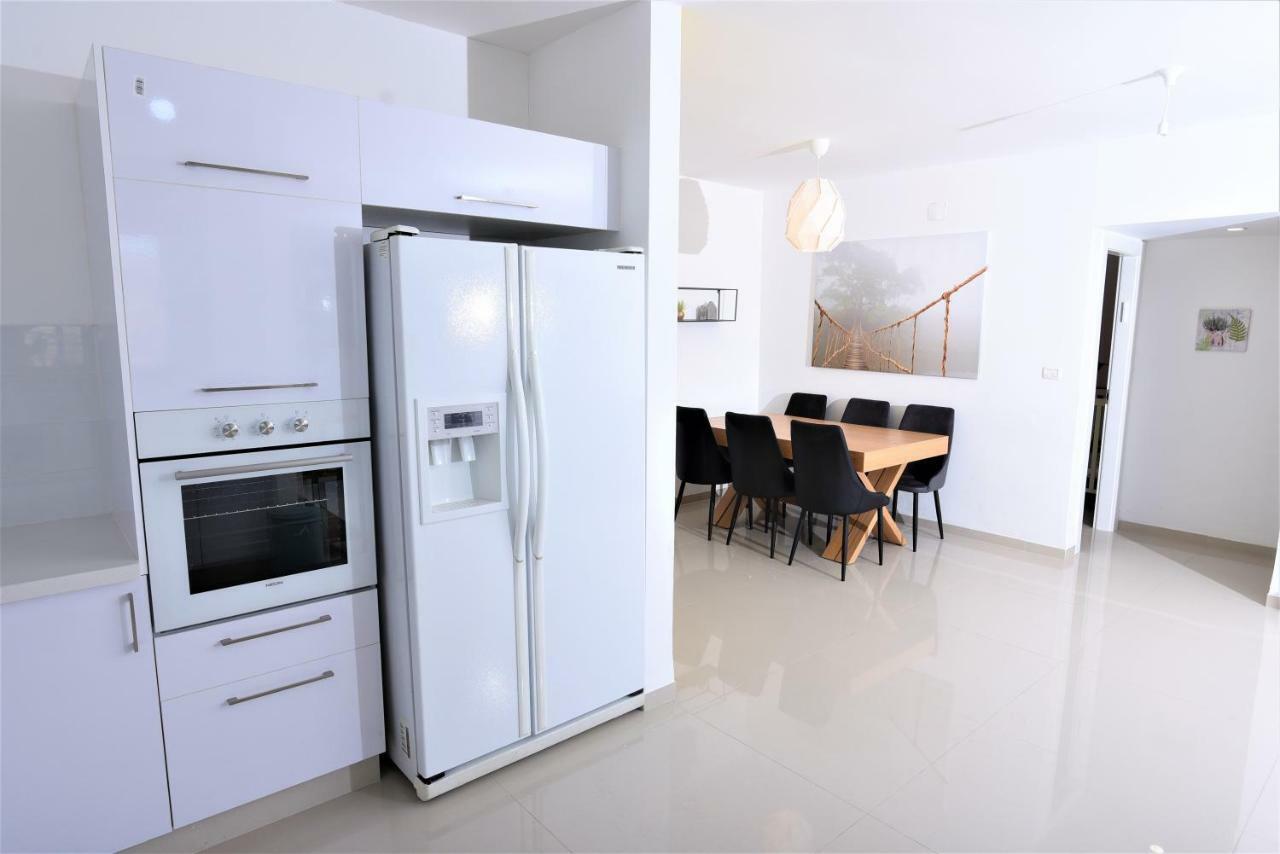 Aristone Luxury Apartment Tiberias Exterior foto